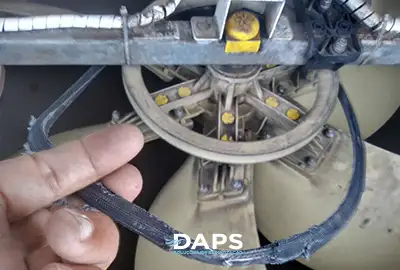 Inspeção da mangueira de drenagem e componentes internos de climatizador evaporativo DAPS em Campinas